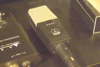 AKG C414